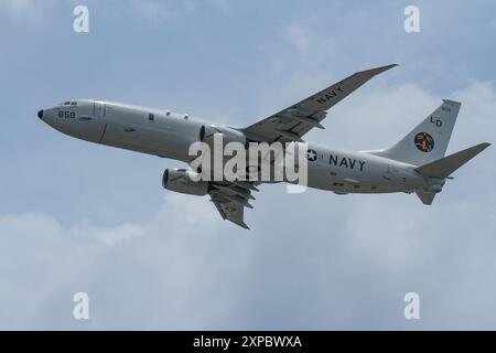 Japon. 31 juillet 2024. Un Boeing P8A Poseidon de patrouille maritime multi-missions avec l'escadron de patrouille 10 de la Marine des États-Unis (VP-10) connu sous le nom de « Red Lancers », volant près de la base aérienne Naf Atsugi. (Photo Damon Coulter/SOPA images/SIPA USA) crédit : Sipa USA/Alamy Live News Banque D'Images