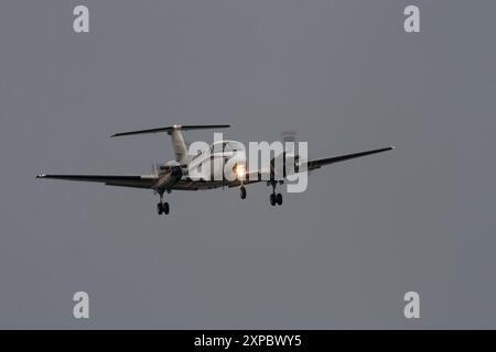 Japon. 31 juillet 2024. Un Hawker Beechcraft UC12F Huron de l'United States Navy (USN) volant près de la base aérienne NAF Atsugi. (Photo Damon Coulter/SOPA images/SIPA USA) crédit : Sipa USA/Alamy Live News Banque D'Images