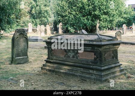 Vue du cimetière Brookfields, un cimetière datant de 1847 à Birmingham le 5 août 2024 au Royaume-Uni Banque D'Images