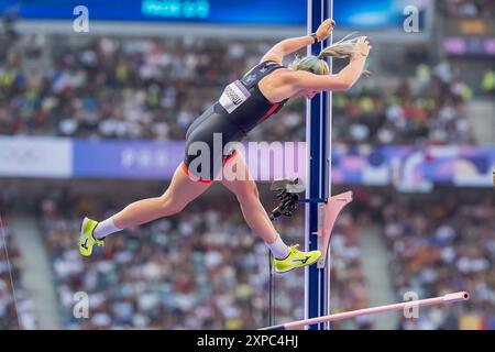 Paris, Ile de France, France. 5 août 2024. HOLLY BRADSHAW (GBR), de Grande-Bretagne, participe aux qualifications de voûte à la perche féminine au stade de France lors des Jeux olympiques d'été de Paris en 2024. (Crédit image : © Walter Arce/ZUMA Press Wire) USAGE ÉDITORIAL SEULEMENT! Non destiné à UN USAGE commercial ! Crédit : ZUMA Press, Inc/Alamy Live News Banque D'Images