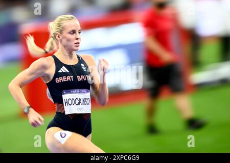 Keely Hodgkinson, de Grande-Bretagne, participe à la demi-finale du 800 m féminin lors des Jeux Olympiques de Paris 2024 au stade de France à Paris (France), le 04 août 2024. Banque D'Images