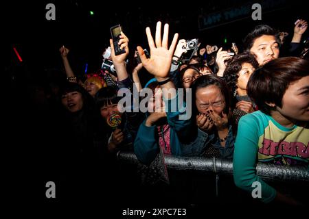 Fans de pop asiatique aux concerts Mika. Banque D'Images