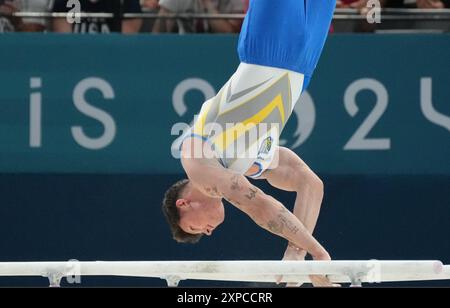 Paris, France. 05 août 2024. Illia Kovtun de l'Ukraine se produit sur les spectacles sur les spectacles sur les bars parallèles aux Jeux Olympiques de Paris 2024 à Paris, France, le lundi 5 août 2024. Photo de Pat Benic/UPI crédit : UPI/Alamy Live News Banque D'Images