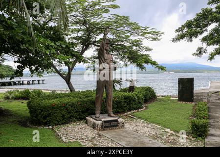 Cavite, Philippines. 04 août 2024 : Statue du général MacArthur sur l'île fortifiée de Corregidor, dans la baie de Manille, qui immortalisa à jamais 'je reviendrai', une déclaration emblématique symbolisant son engagement envers le peuple philippin, laissant une marque indélébile de soutien à l'histoire philippine-américaine. Cette semaine, les secrétaires d’État et de défense américains se sont rendus dans l’archipel pour annoncer une aide militaire de 500 millions de dollars pour renforcer la défense pH, moderniser l’armée et la garde-côte philippines. Ils ont souligné le Traité de défense mutuelle, leur alliance et leur amitié à travers une histoire commune. Crédit : Kevin Izorce/Alamy Live News Banque D'Images