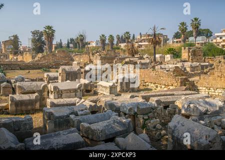 Les pierres tombales de l'époque romaine à la nécropole de Tyr, un site classé au patrimoine de l'UNESCO, aux ruines archéologiques d'Al-Bass, au Liban, au moyen-Orient. Banque D'Images