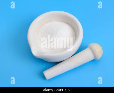 L'acide fumarique est un composé organique de formule HO2CCH-CHCO2H Banque D'Images