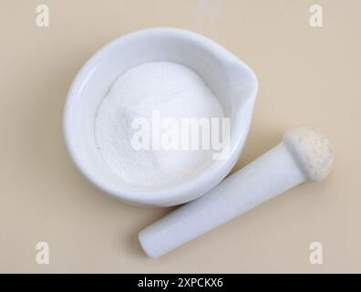 L'acide fumarique est un composé organique de formule HO2CCH-CHCO2H Banque D'Images