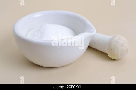 L'acide fumarique est un composé organique de formule HO2CCH-CHCO2H Banque D'Images