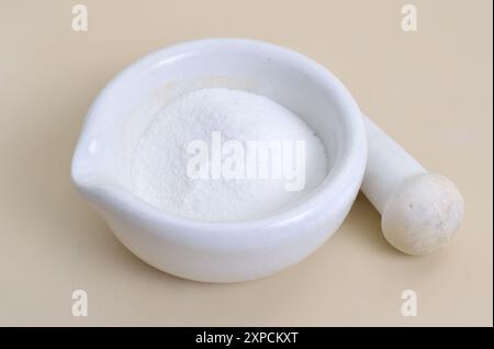 L'acide fumarique est un composé organique de formule HO2CCH-CHCO2H Banque D'Images