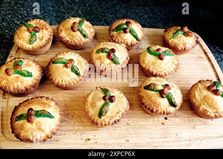 Tartes fraîches maison de viande hachée pâtisserie commerciale noël Banque D'Images