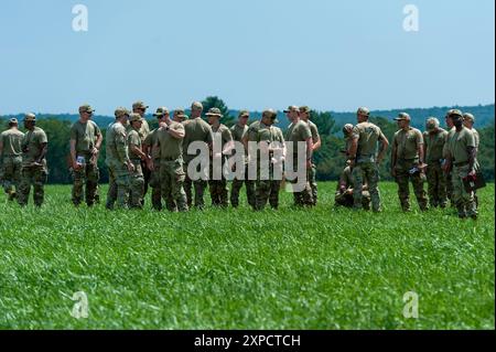 Leapfest est un événement parrainé par le Bureau de la Garde nationale, développé pour la première fois en 1982 par le 19e Groupe des forces spéciales. C'est un compet international de parachutistes Banque D'Images