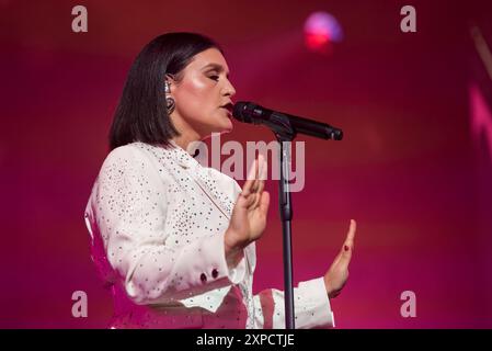 Roskilde, Danemark. 03 juillet 2024. La chanteuse et compositrice britannique Jessie Ware donne un concert lors du festival de musique danois Roskilde Festival 2024 à Roskilde. Banque D'Images