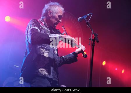 Jon Sevink des Levellers se produisant au festival de Wickham, Hampshire, Royaume-Uni. 4 août 2024 Banque D'Images