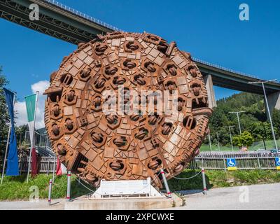 Il s'agit d'un pont Europa à Steinach am Brenner, une ville située sur la route principale de la vallée de Wipptal entre Innsbruck et le col du Brenner en Italie Banque D'Images