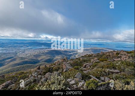 Vues panoramiques de Hobart, capitale lointaine, la rivière Derwent et vers l'océan Austral en Tasmanie, Australie. Les vues proviennent du Banque D'Images