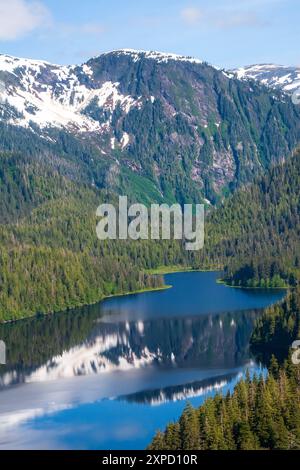 Vue aérienne majestueuse du Misty Fjord National Monument en Alaska Banque D'Images