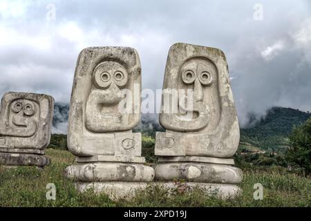 Novi Travnik, Bosnie-Herzégovine – septembre 2023 : Nekropola žrtvama fašizma u Novom Travniku a été conçu par Bogdan Bogdanović et dévoilé à th Banque D'Images