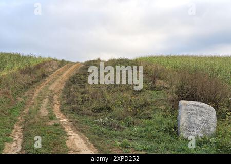 Novi Travnik, Bosnie-Herzégovine – septembre 2023 : Nekropola žrtvama fašizma u Novom Travniku a été conçu par Bogdan Bogdanović et dévoilé à th Banque D'Images