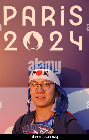 Supporters japonais aux Jeux Olympiques de Paris 2024. Supporters japonais de l'équipe masculine de football du Japon lors des Jeux Olympiques de Paris 2024. Sortie de Banque D'Images