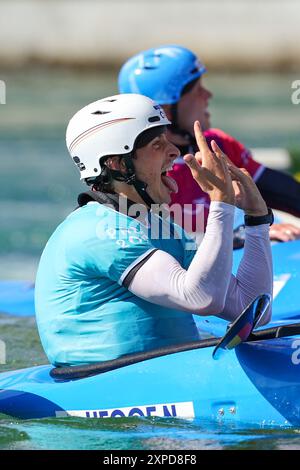 Vaires sur Marne. 5 août 2024. Noah Hegge, de l'Allemagne, célèbre la finale de kayak cross masculin de slalom en canoë aux Jeux Olympiques de Paris 2024 à Vaires-sur-Marne, France, le 5 août 2024. Crédit : Shen Bohan/Xinhua/Alamy Live News Banque D'Images