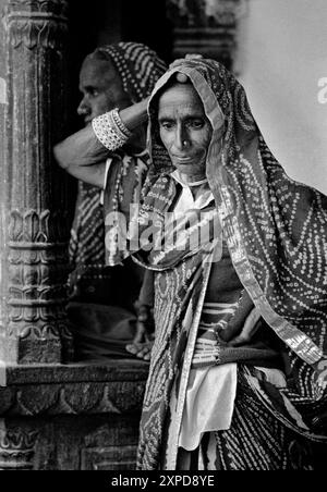 Banjari femme tribale se réunissent à la Foire de chameau de Pushkar chaque novembre pleine lune à Pushkar, Inde - 1989 Banque D'Images