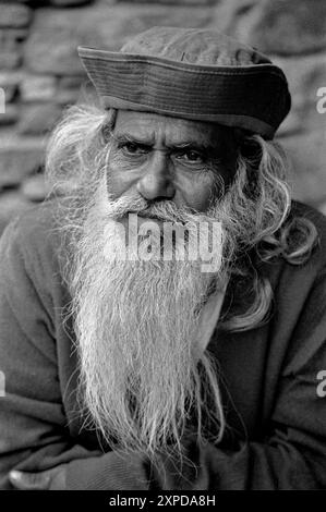 Les hommes saints hindous connus sous le nom de Saddhus se rassemblent pour la Foire annuelle de chameau de Pushkar pendant la pleine lune de novembre chaque année à Pushkar, Inde - 1989 Banque D'Images