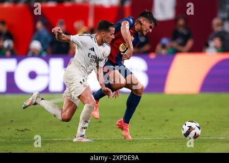 3 août 2024 : East Rutherford, NJ, USA ; milieu de terrain du Real Madrid Lucas Vazquez (17) batailles pour la possession contre le défenseur de Barcelone Gerard Martin (24) Banque D'Images