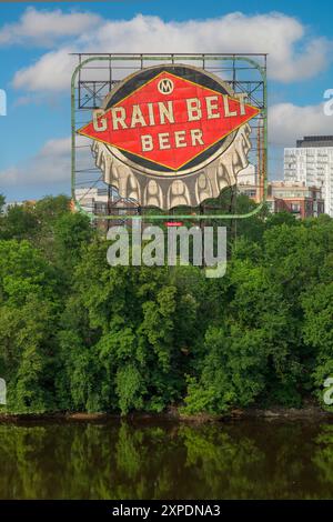 Emblématique enseigne de bière grain Belt (1941) au 4 W Island Ave à Minneapolis, Minnesota Banque D'Images