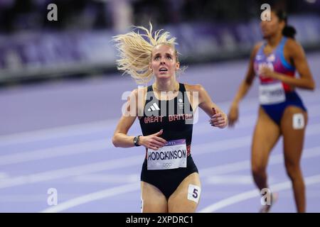 PARIS, FRANCE. 5 août 2024. Keely Hodgkinson, de l’équipe Grande-Bretagne, réagit après avoir remporté la finale du 800m féminin le dixième jour des Jeux Olympiques de Paris 2024 au stade de France, Paris, France. Crédit : Craig Mercer/Alamy Live News Banque D'Images