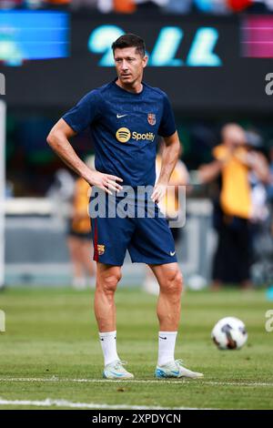 3 août 2024 : East Rutherford, NJ, États-Unis ; L'attaquant de Barcelone Robert Lewandowski (9 ans) regarde le terrain pendant les échauffements avant le match d'une frite internationale Banque D'Images