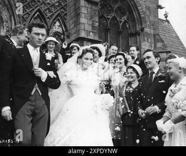 DONALD HOUSTON, LAURENCE HARVEY, HEATHER SEARS, RICHARD PASCO et MARY PEACH dans une scène de SALLE AU SOMMET (1959) réalisateur JACK CLAYTON roman JOHN Braine scénario NEIL PATERSON Still par ERIC GRAY produit par JOHN et JAMES WOOLF A Romulus film / distributeurs de films indépendants / British Lion films Banque D'Images