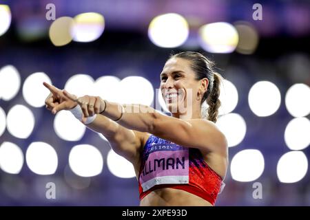 Paris, France. 05 août 2024. PARIS - Valarie Allman (USA) célèbre la victoire après la finale du lancer du disque lors des compétitions olympiques d'athlétisme. ANP ROBIN VAN LONKHUIJSEN crédit : ANP/Alamy Live News Banque D'Images