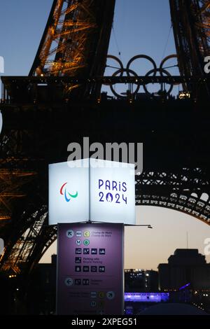 Paris, FR. 5 août 2024. Vue de la Tour Eiffel à Paris, France pendant les Jeux olympiques d'été de 2024 le 5 août 2024. Crédit : Mpi34/Media Punch/Alamy Live News Banque D'Images