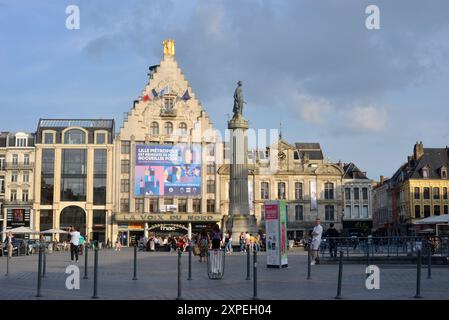 Lille, France 07-17-2024 place général de Gaulle, voix du Nord, bannière pour les Jeux Olympiques Paris 2024 Banque D'Images