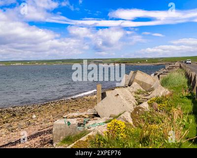 Barrière de Churchill 1, Orcades, Écosse, Royaume-Uni - une des quatre barrières construites pendant la seconde Guerre mondiale, sur ordre de Churchill, pour protéger la navigation à Scapa... Banque D'Images