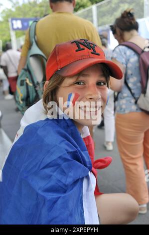 FRANCE. PARIS (75) 19ÈME ARRONDISSEMENT. PARC DE LA VILLETTE. FILE D'ATTENTE DEVANT LE CLUB FRANCE PENDANT LES JEUX OLYMPIQUES DE PARIS 2024 Banque D'Images