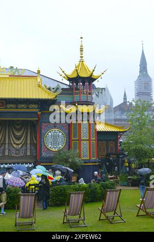 Jardins Tivoli situé près de l'hôtel de ville et de la gare centrale de Copenhague, Danemark, Scandinavie Banque D'Images