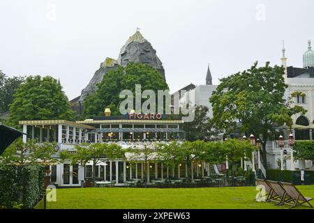 Jardins Tivoli situé près de l'hôtel de ville et de la gare centrale de Copenhague, Danemark, Scandinavie Banque D'Images