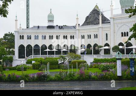 Jardins Tivoli situé près de l'hôtel de ville et de la gare centrale de Copenhague, Danemark, Scandinavie Banque D'Images