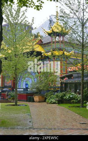 Jardins Tivoli situé près de l'hôtel de ville et de la gare centrale de Copenhague, Danemark, Scandinavie Banque D'Images