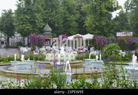 Jardins Tivoli situé près de l'hôtel de ville et de la gare centrale de Copenhague, Danemark, Scandinavie Banque D'Images