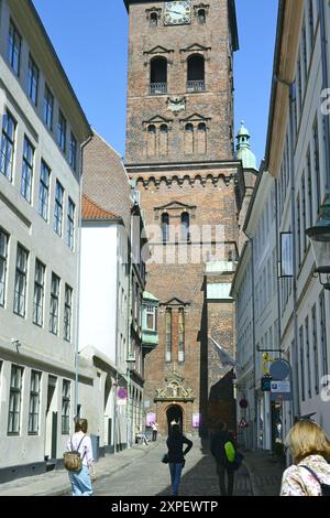 Nikolaj Kunsthal est une galerie d'art moderne située à l'intérieur de l'ancienne église de Nicolas. De Copenhague, Danemark, Scandinavie Banque D'Images