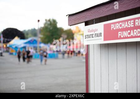 Puyallup, Washington, États-Unis - 09-13-09 2021 : une vue d'un panneau de la foire de l'État de Washington sur le côté d'une billetterie. Banque D'Images