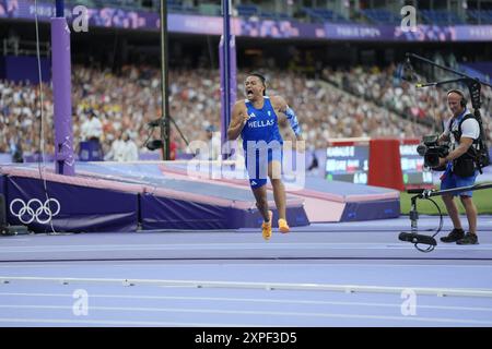 Saint Denis, France. 05 août 2024. Emmanouil Karalis, médaillé de bronze de l'équipe Grèce, lors de la finale de la voûte à la perche masculine, le dixième jour des Jeux Olympiques de Paris 2024 au stade de France, le 05 août 2024 à Saint Denis, France. Photo de Nicolas Gouhier/ABACAPRESS. COM Credit : Abaca Press/Alamy Live News Banque D'Images
