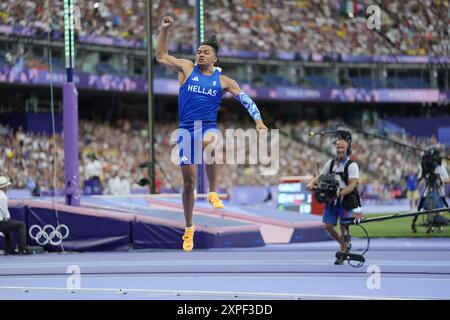 Saint Denis, France. 05 août 2024. Emmanouil Karalis, médaillé de bronze de l'équipe Grèce, lors de la finale de la voûte à la perche masculine, le dixième jour des Jeux Olympiques de Paris 2024 au stade de France, le 05 août 2024 à Saint Denis, France. Photo de Nicolas Gouhier/ABACAPRESS. COM Credit : Abaca Press/Alamy Live News Banque D'Images