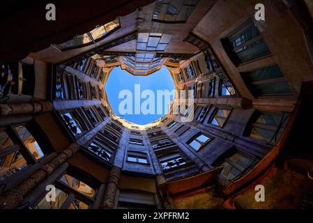 Cour de puits intérieur de Casa Mila ( la Pedrera ), Barcelone, Espagne Banque D'Images