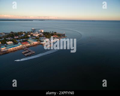 Belize. Île des Caraïbes. Magnifique paysage urbain. Drone Banque D'Images