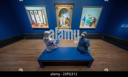 The National Gallery, Londres, Royaume-Uni. 6 août 2024. Deux chefs-d'œuvre de David Hockney (né en 1937) qui présentent des reproductions du baptême du Christ de Piero della Francesca (vers 1437-45) sont exposés à la Galerie nationale aux côtés de la peinture originale de la Renaissance. Cette exposition explore l'association de toute une vie du peintre figuratif David Hockney avec la Galerie nationale et l'intérêt passionné pour sa collection en général et avec le peintre italien du XVe siècle Piero della Francesca (1415/20-1492) en particulier. L'exposition se déroule du 8 août au 27 octobre 2024. Crédit : Malcolm Park/Alam Banque D'Images