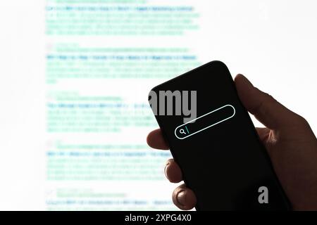 Moteur de recherche dans le téléphone. Site Web SEO. Texte de résultat Web. Bannière pour trouver un emploi, des données ou des informations en ligne. Barre d'invite AI. Écran d'ordinateur en arrière-plan. Banque D'Images
