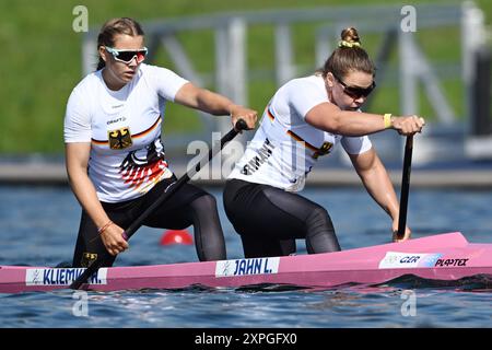 Vaires sur Marne, France. 06 août 2024. Jeux Olympiques, Paris 2024, compétition préliminaire, femmes, manches, L'équipe allemande avec Lisa Jahn (R) et Hedi Moana Kliemke en action. Crédit : Sebastian Kahnert/dpa/Alamy Live News Banque D'Images